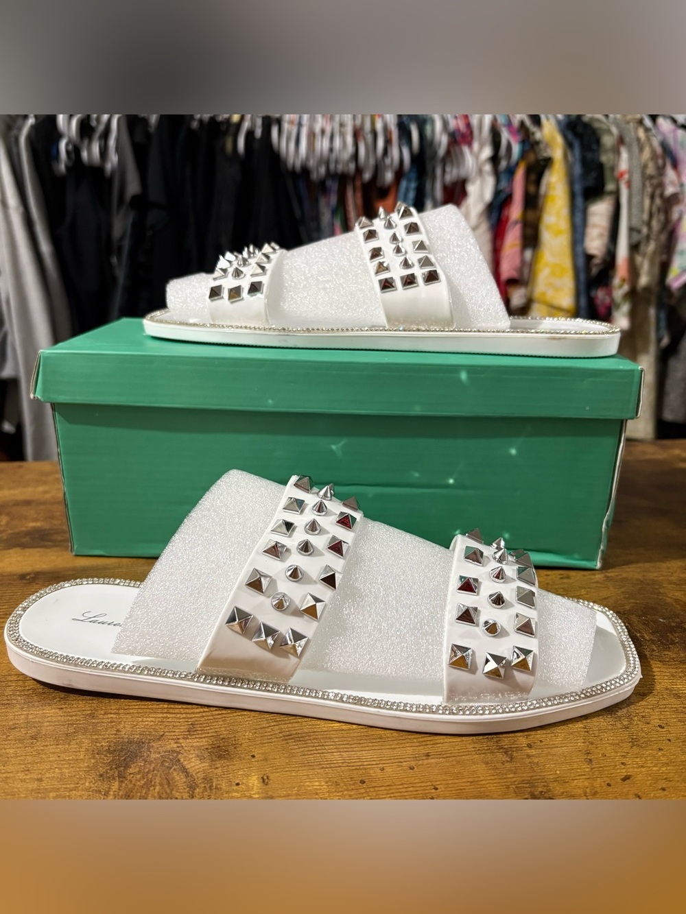 Lauren Lorraine White Studley Slides NWT 8